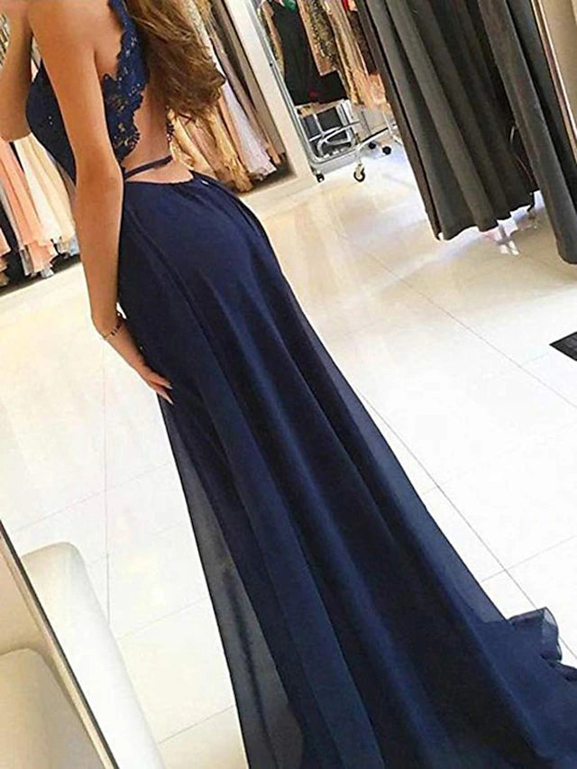 A-Linie Abendkleid Cut Out Kleid Formeller Abend Sweep / Brush Train Ärmellos Neckholder Spitze mit Schlitz